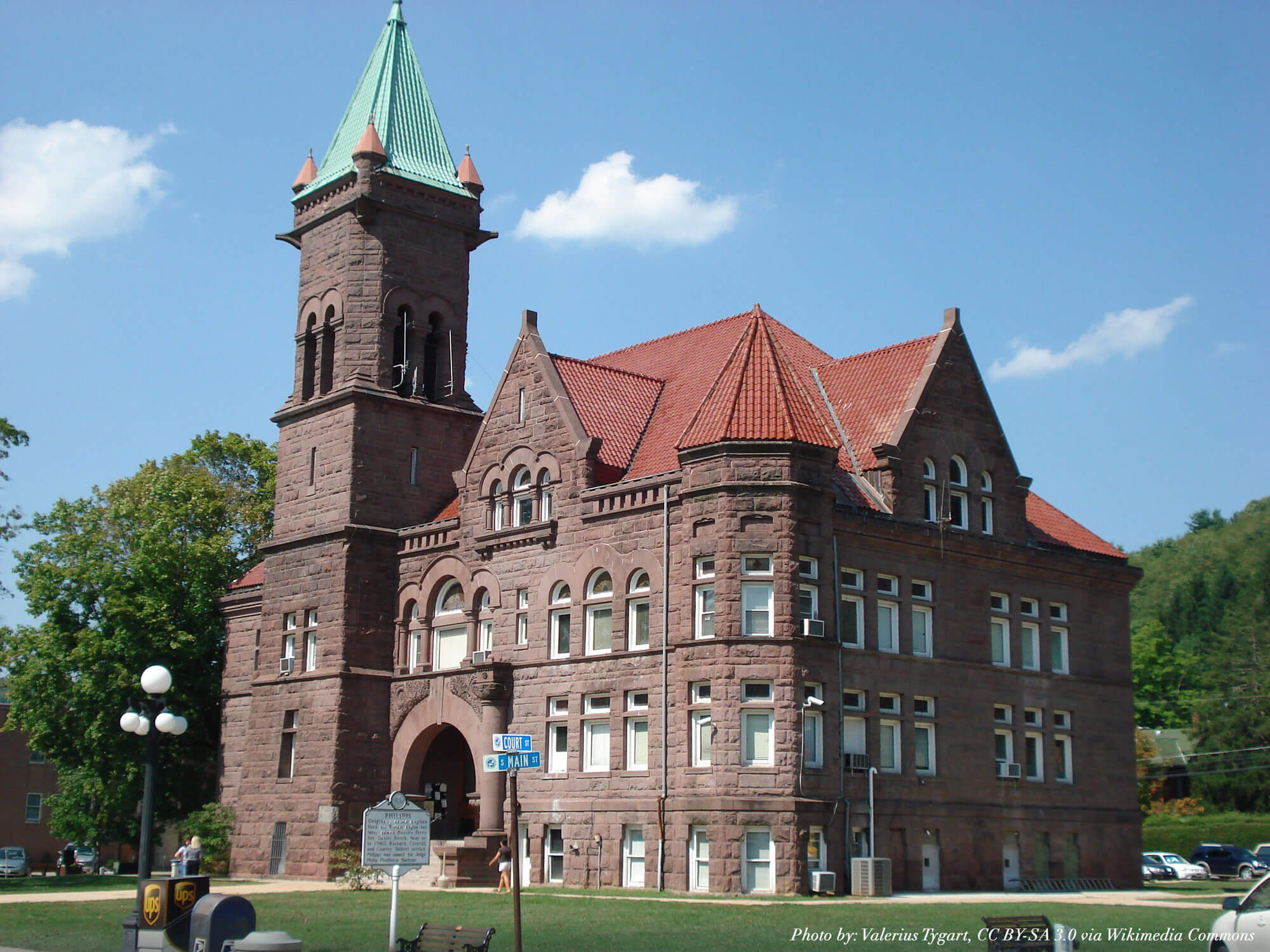 Barbour County Courthouse. Photo by: Valerius Tygart, CC BY-SA 3.0 via Wikimedia Commons